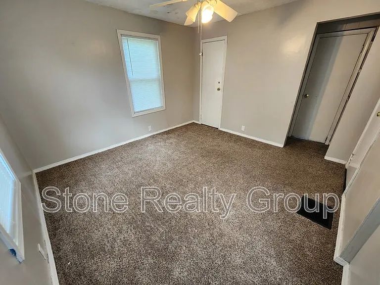 1811 S 10th St — Photo 5
