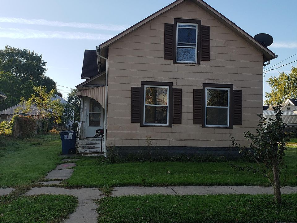1st image of 139 W Foulkes St