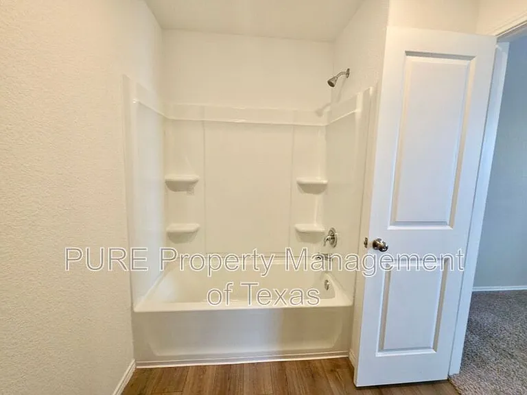 301 Freshwater Dr — Photo 14