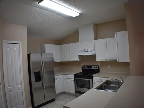 3rd image of 5841 Mariposa Cove Ln