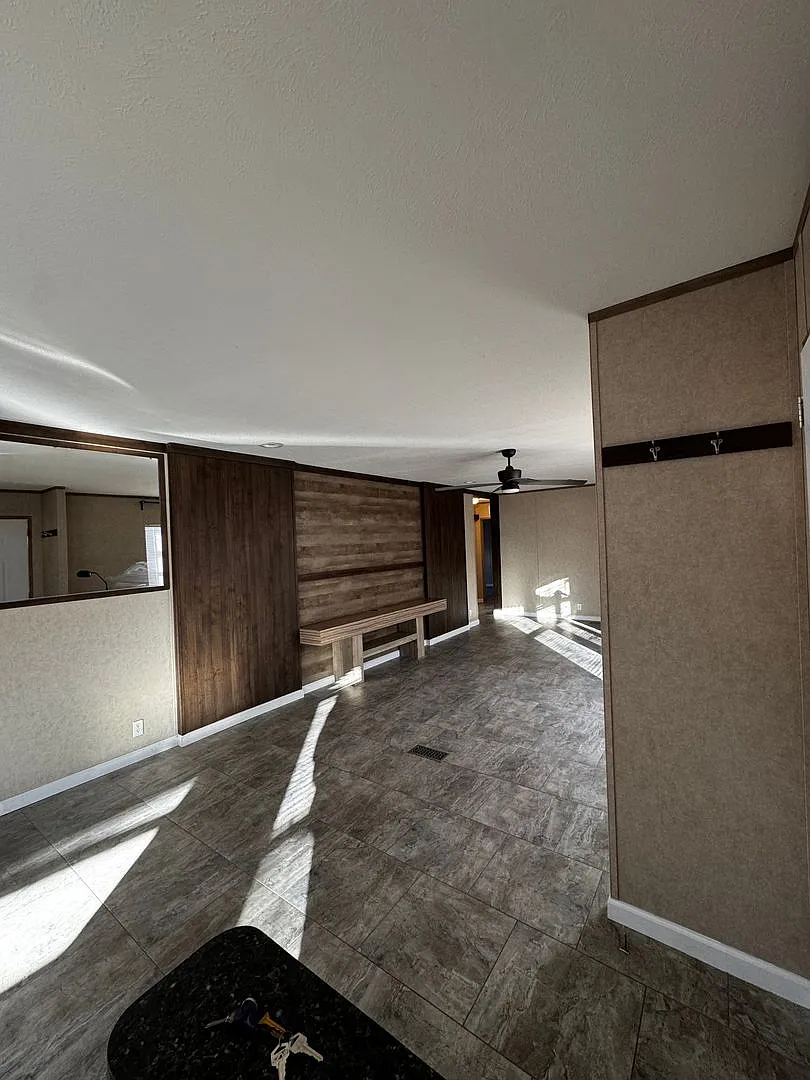 Spacious Four Bedroom Home - Pet Friendly and Horses Allowed! — Photo 2
