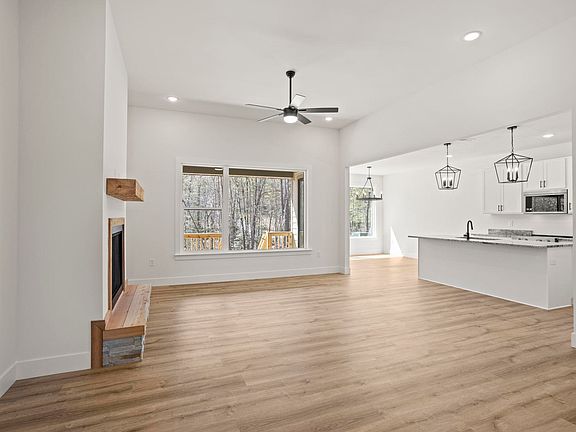 4th image of 4495 Hawkins Rd