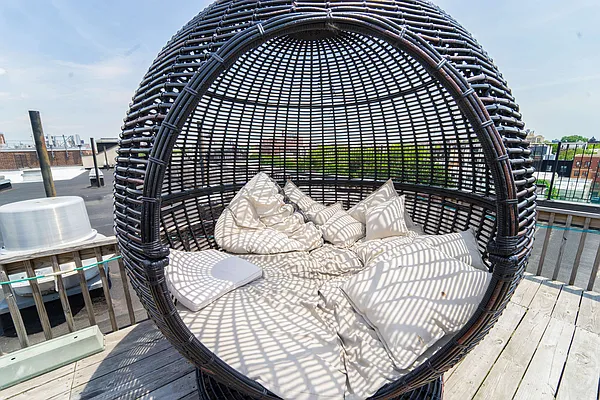 Rented by Manhattan Management LLC | media 109