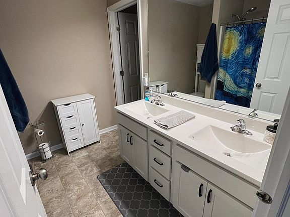 4th image of 13924 Manford Ct