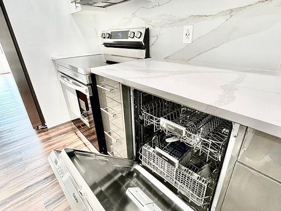 3rd image of 4900 Spruce St #306