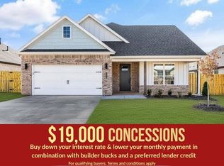1913 Farmer St, Pea Ridge, AR 72751