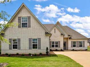 8882 Erin Banks Dr, Southaven, MS 38672