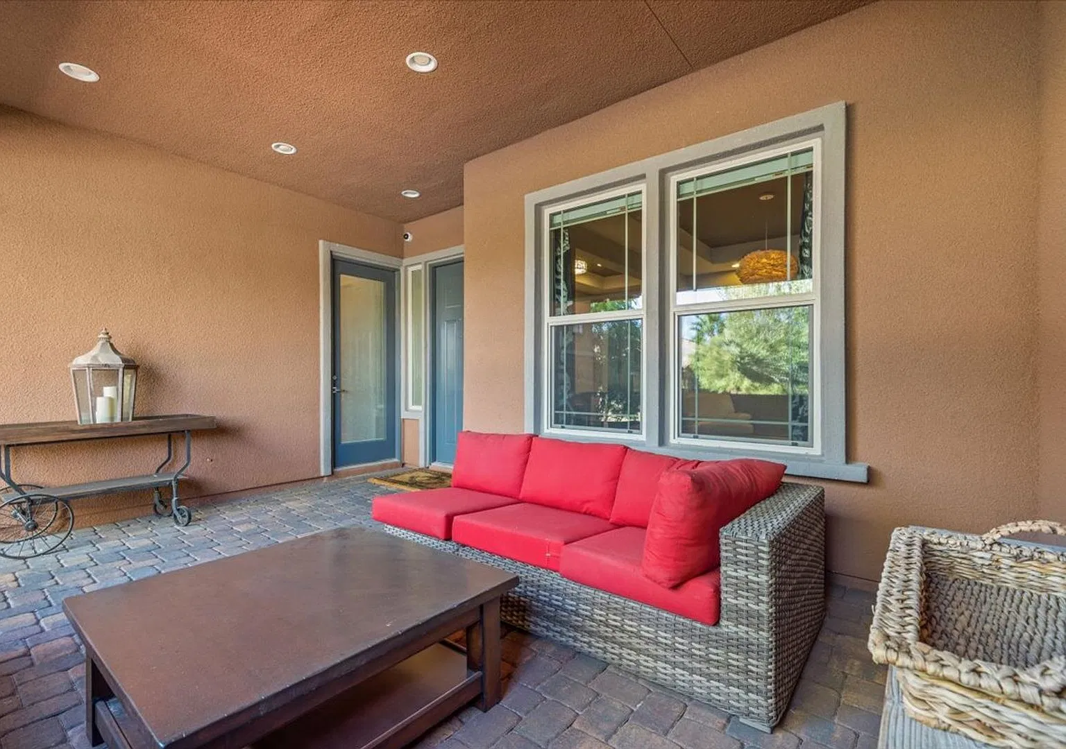 Luxury Retreat, Fully Furnished Single-Story Estate with Private Pool & Spa — Photo 3