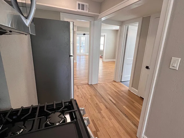 1809 W 41st St #2E — Photo 10