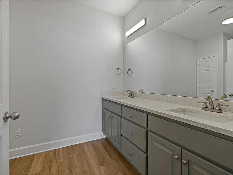 132 Wingate Ave — Photo 6