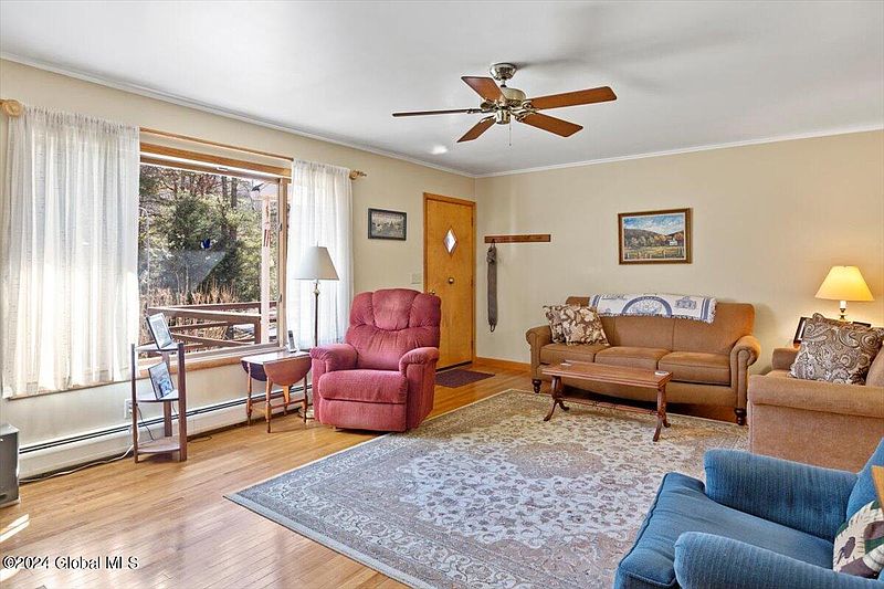 4th image of 129 Barnegat Road