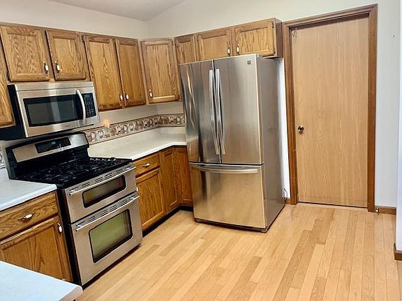 5th image of 240 Wren Wood Ct