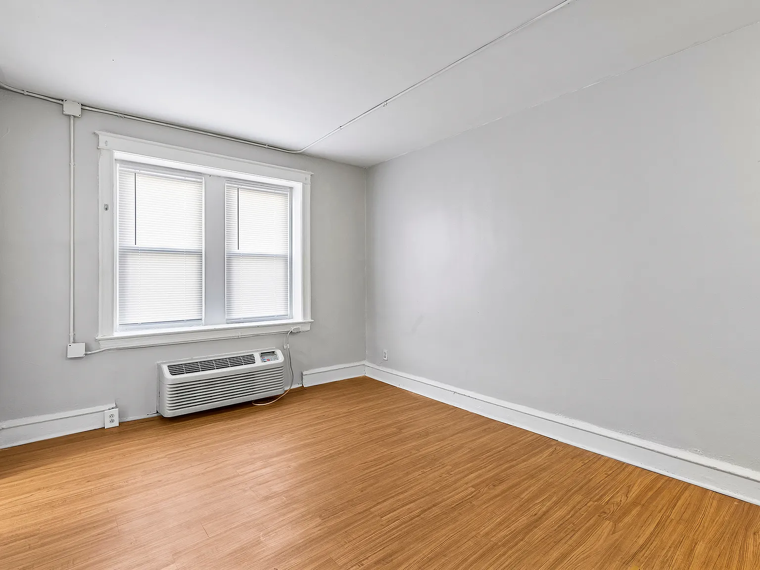 Eli Court — Photo 3