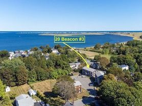 20 Beacon Ave, Newburyport, MA
