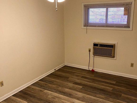 3rd image of 3061 Indianola Ave APT B