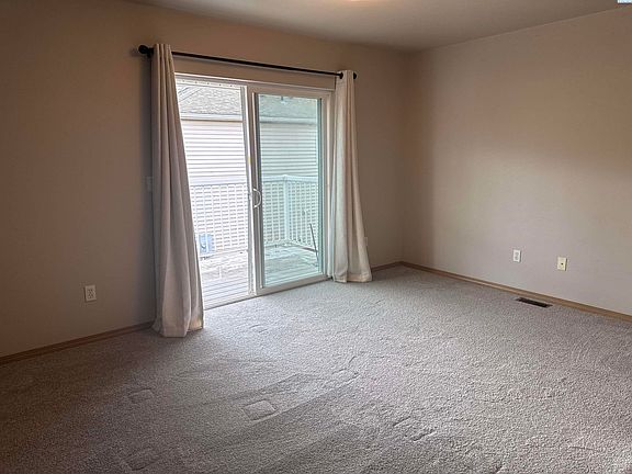 4th image of 405 NW Terre View Dr