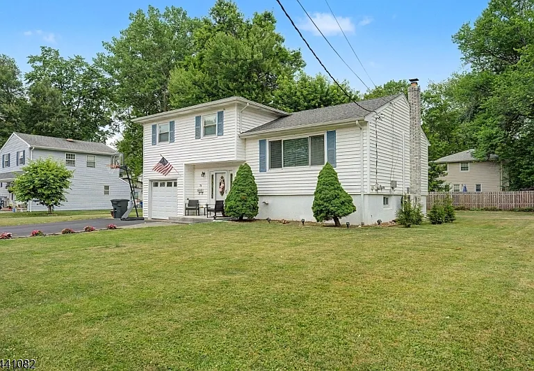 23 Distler Ave — Photo 2