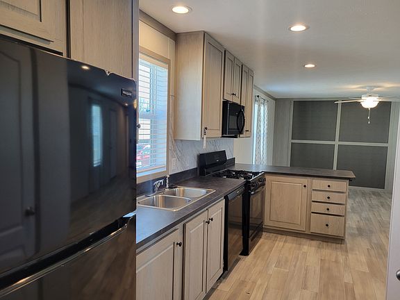 5th image of 9634 Seaway Dr #38