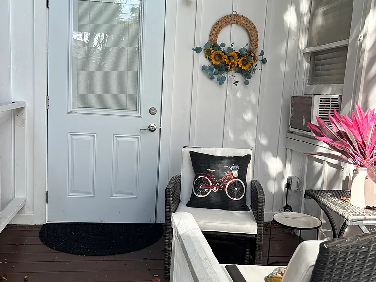 818 Ashe St — Photo 1