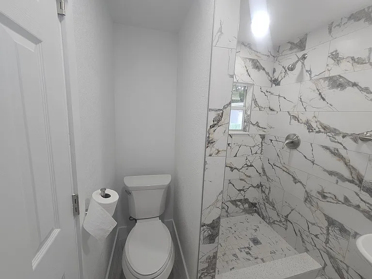 1915 NW 82nd St #1915 — Photo 23