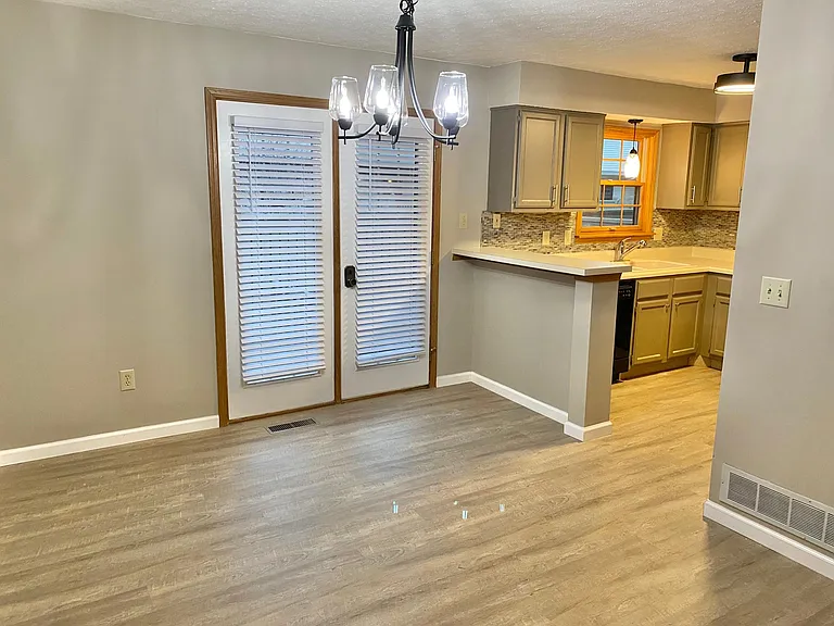1162 Cambridge Way — Photo 8