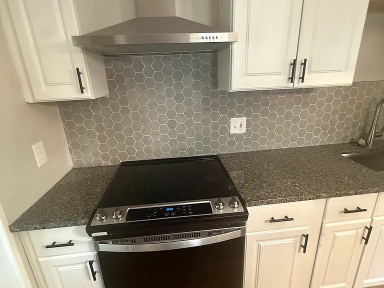 131 W Line St — Photo 22