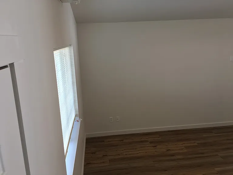 2602 N Ellington St — Photo 2