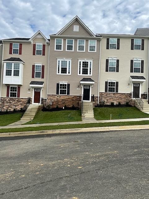 1st image of 1009 Valley Ln