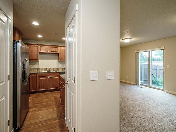 5th image of 840 NE 109th Ct