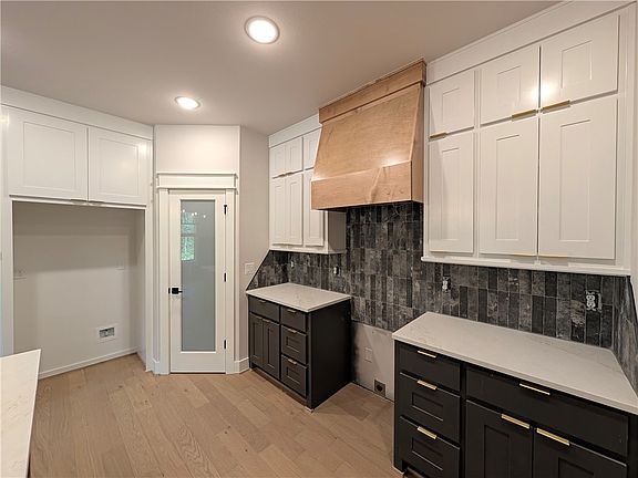 3rd image of 4 Constance Cir