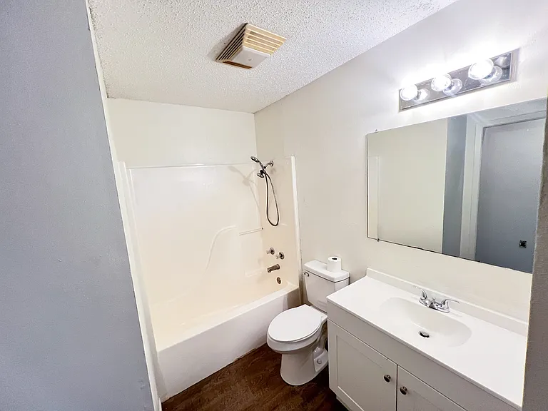 902 Scurry St #F — Photo 6