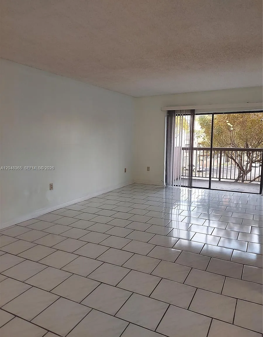 Miller Gardens Condo — Photo 4