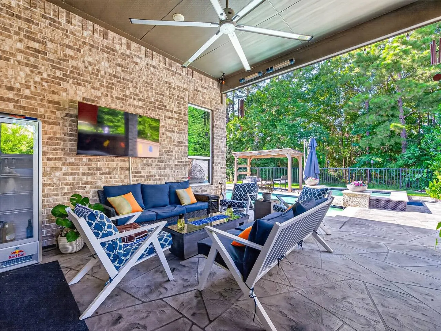 The Pineapple Oasis Pool And Spa Retreat — Photo 4