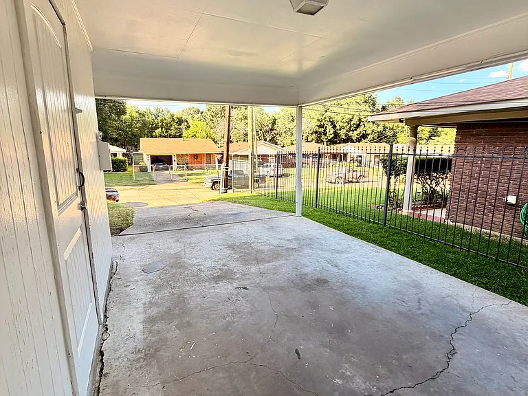 2423 Stonewall St — Photo 18