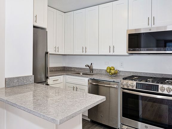 4th image of 333 E 45th St APT 14E