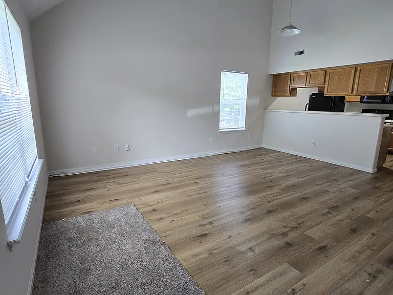 303 Dorothy Dean Dr — Photo 2
