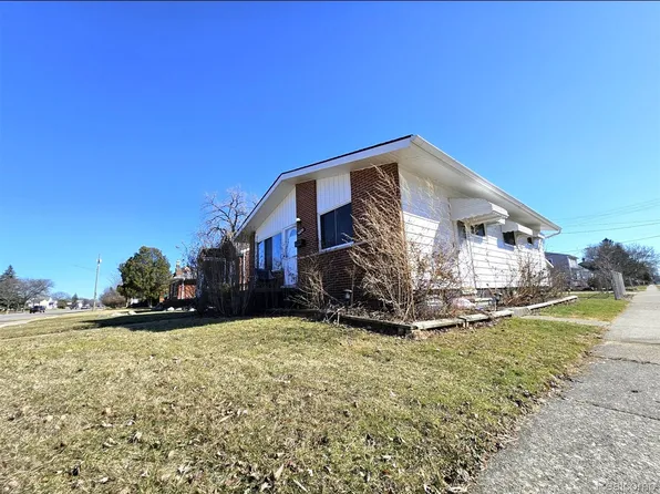 16830 S Stephens Dr, Eastpointe, MI 48021