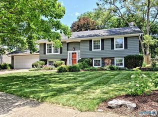 1126 Charleston Dr, St Charles, IL