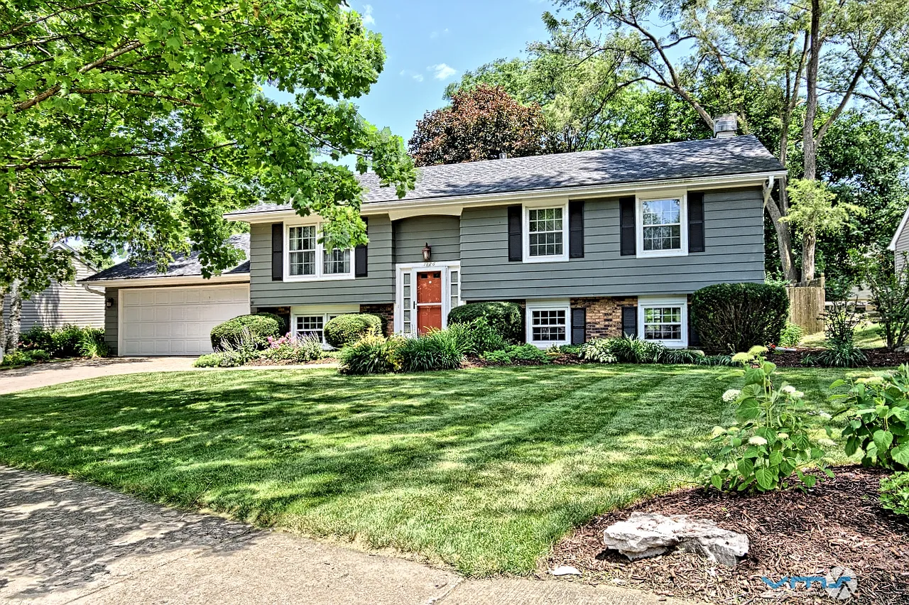 1126 Charleston Dr photo 1