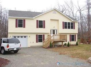 370 Hemlock Dr, Tobyhanna, PA 18466