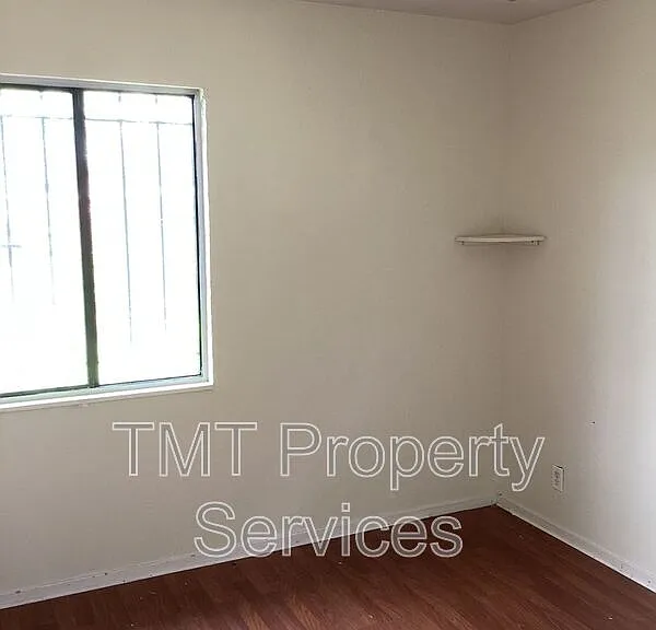 137 W 3rd St — Photo 10