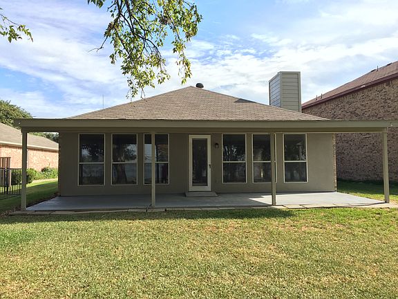 Covered Back Patio on the Lake
