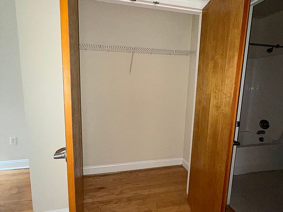 3rd image of 1414 W Marshall St #16