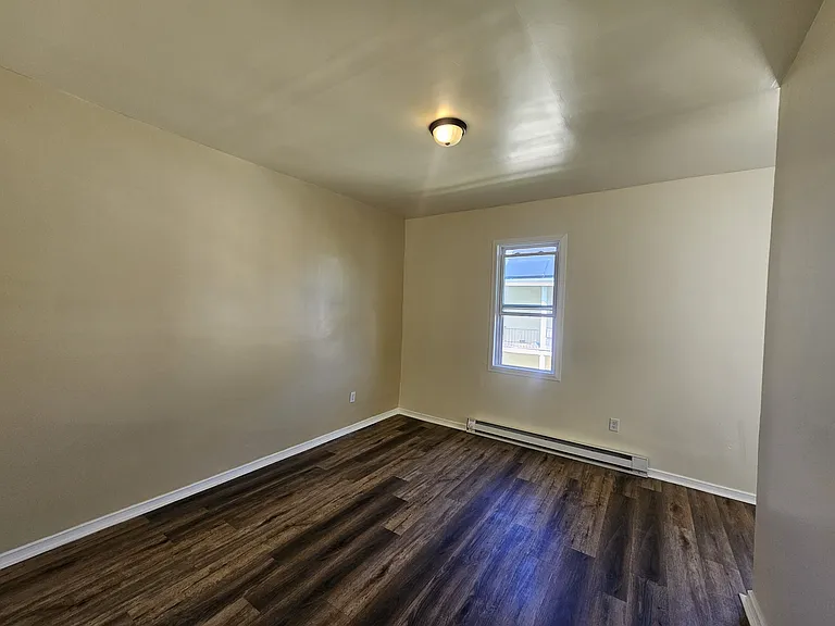 327 E Locust St #2 — Photo 10