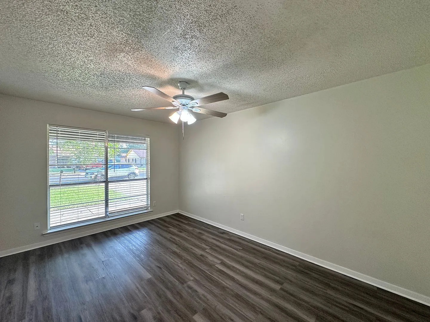 Viewable August 15th! Small Pets Accepted! — Photo 2