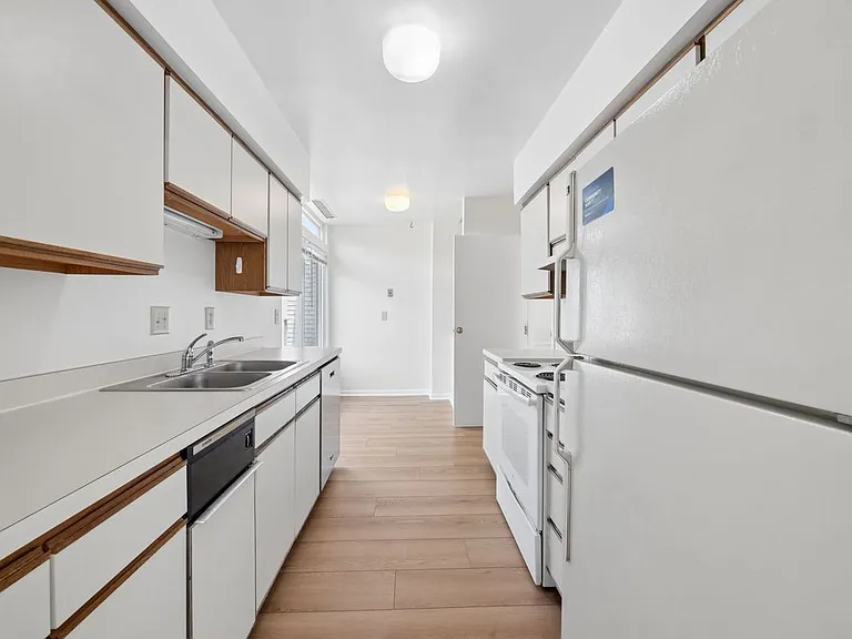 2332 Dana Ave — Photo 18