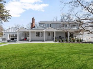 16 Lone Oak Dr, Centerport, NY 11721