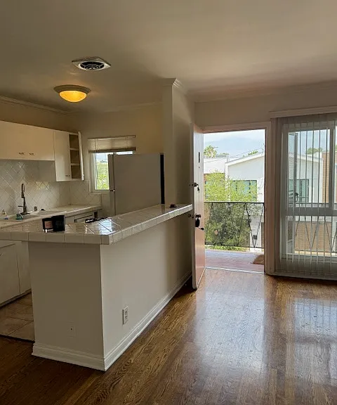 1229 N Spaulding Ave — Photo 2