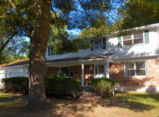 4 Dawn Dr, Albany, NY 12205