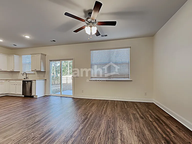 307 Bering Ln — Photo 5